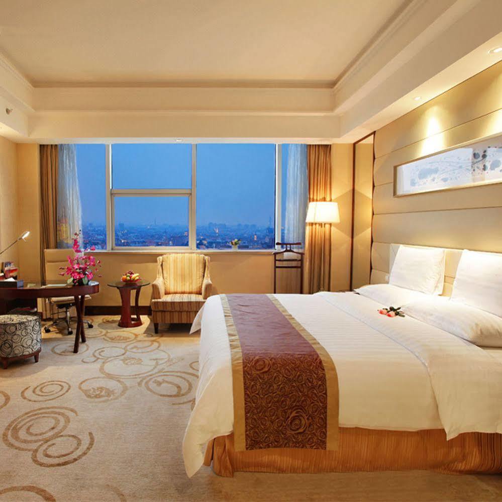 Golden Shining New Century Grand Hotel Beihai Esterno foto